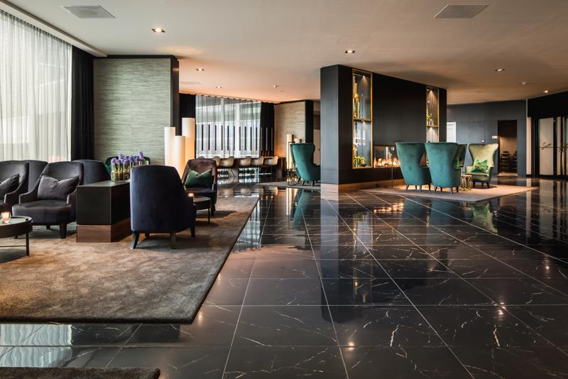 Receptie van Van der Valk Hotel Zaltbommel